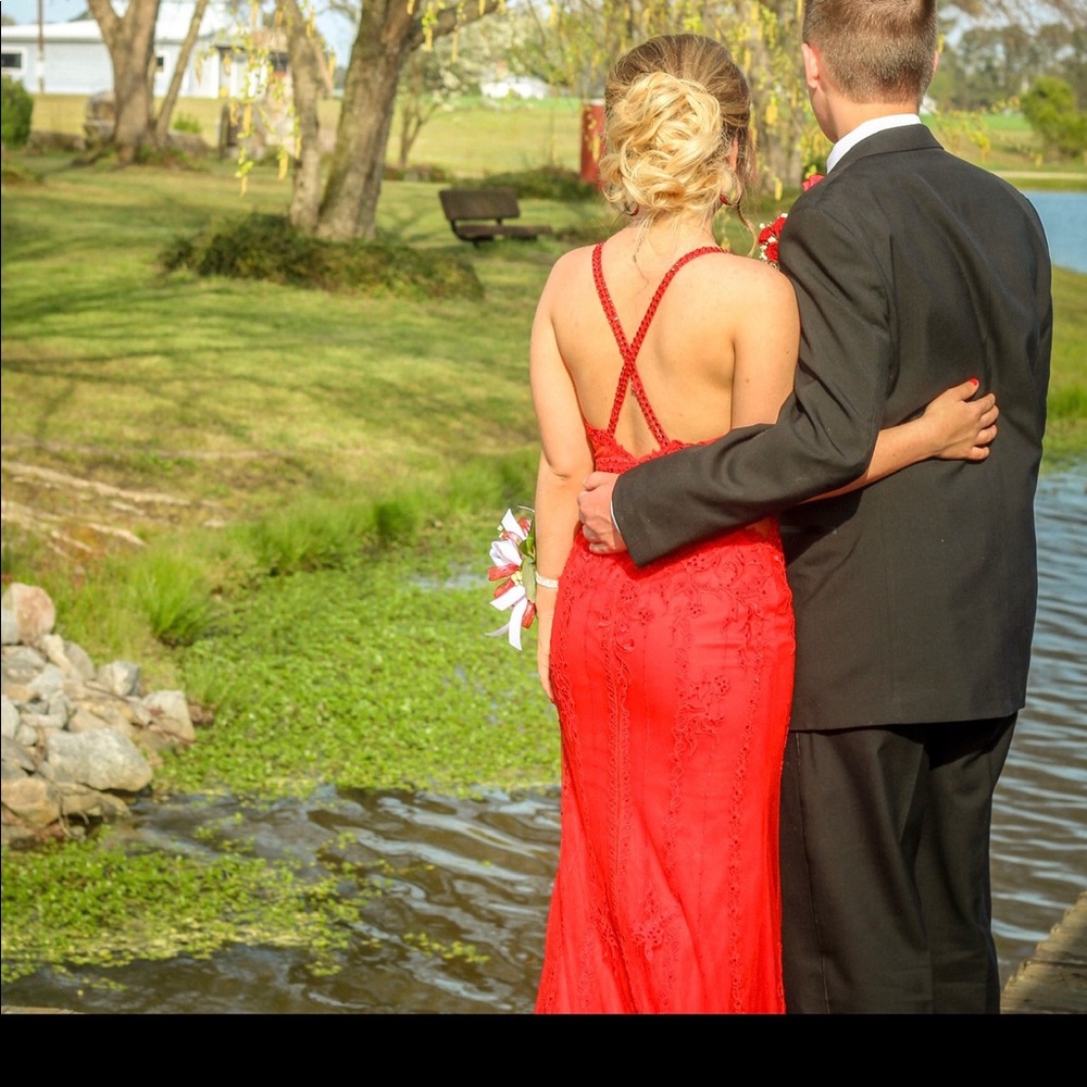 Red Ellie Wilde prom dress size 4